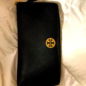 Tory Burch Continental Leather Wallet!!!!